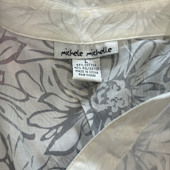 White button down shirt - Picture 4 of 4